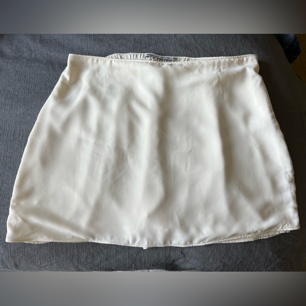 Abercrombie Cream Skort Size Medium New With Tags